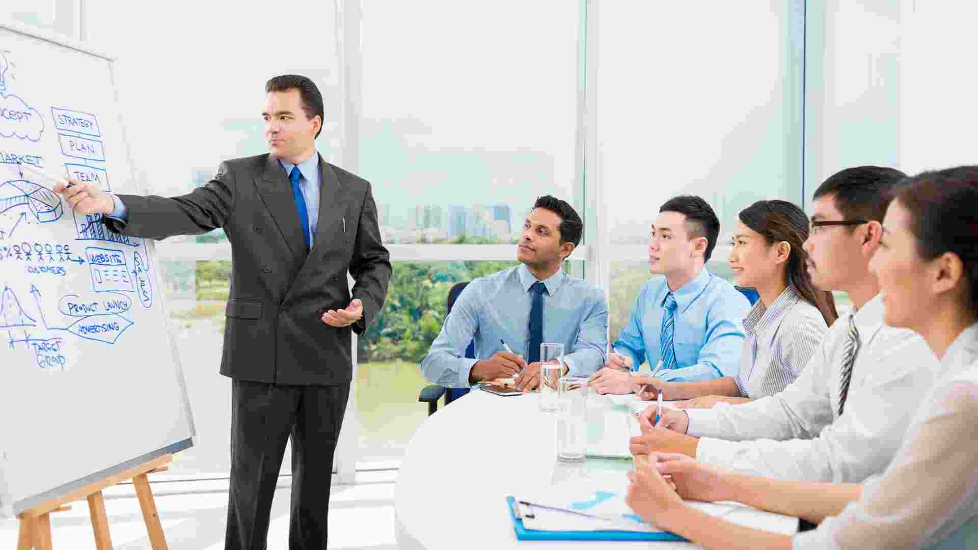 5 Best Practices for Crafting Impactful In-person Training Program